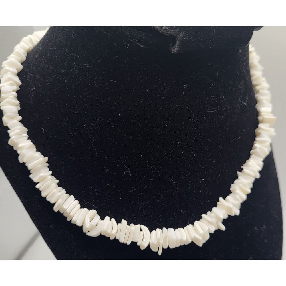 Vintage Y2K White Puka Shell Chip Choker Necklace 16in